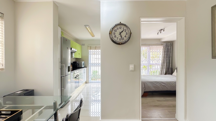 To Let 1 Bedroom Property for Rent in Sea Point Western Cape
